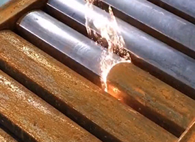 Laser cleaning for tubes, curved metal surfaces and hard-to-reach areas