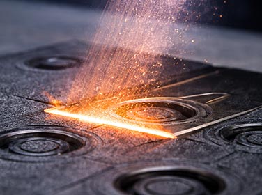 Localised laser surface cleaning process on a metal component